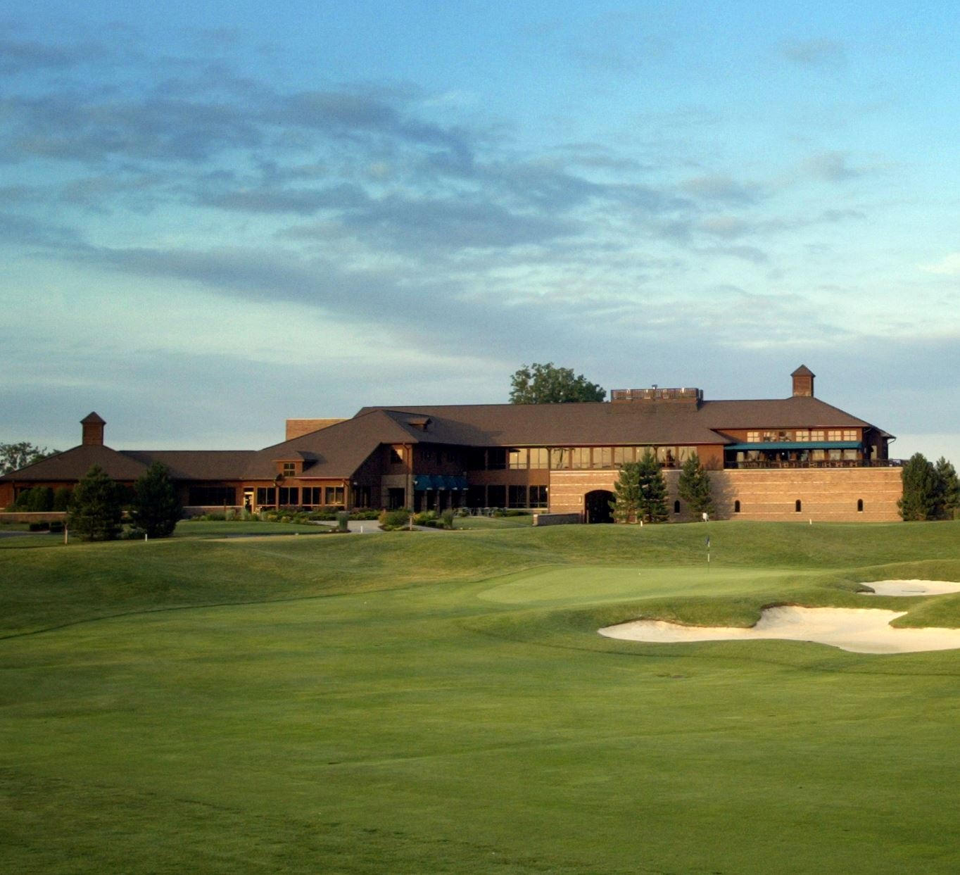 The beautiful scenery of the Lakes of Taylor Golf Course.